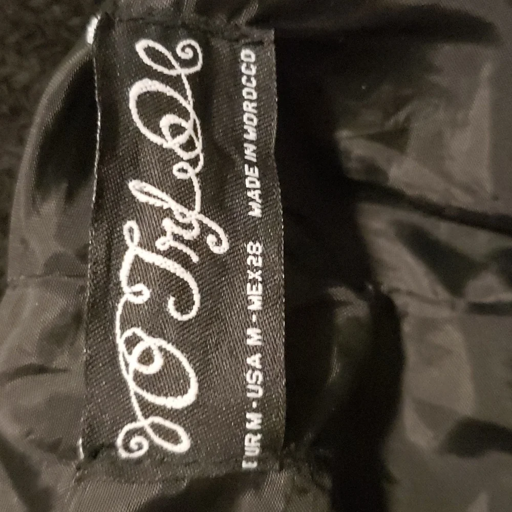 Warm wool black coat - Picture 7 of 7